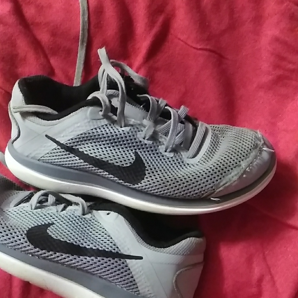 Nike tennis shoes